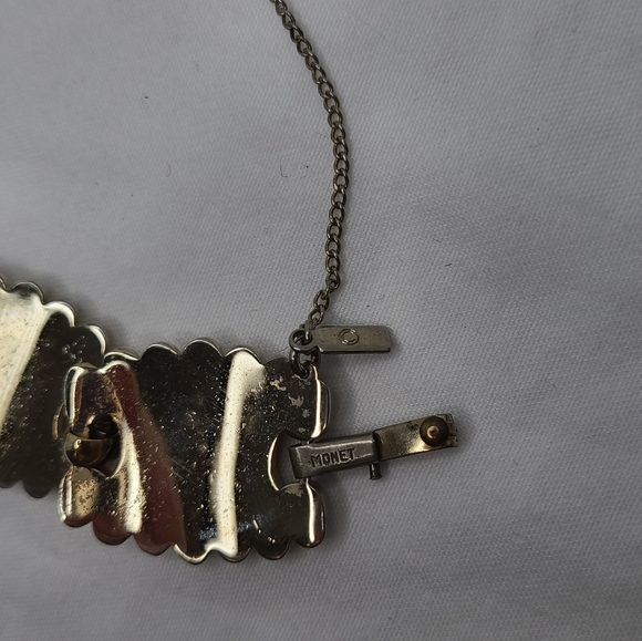 Vintage Monet Gold Tone 6 Panel Etched Flower Linked Bracelet w/ safety chain - Picture 3 of 7